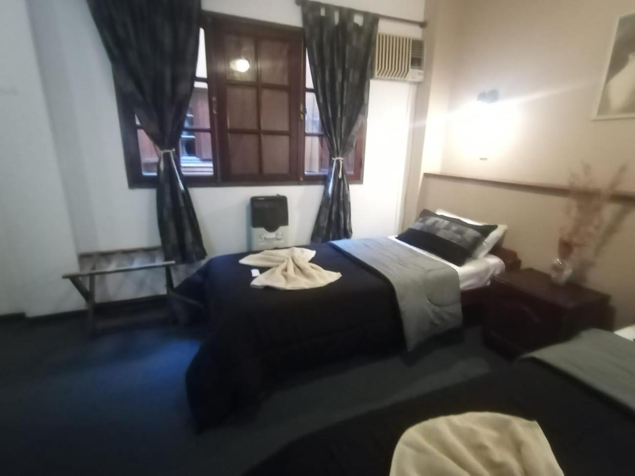 & Mediterranea Hostel *